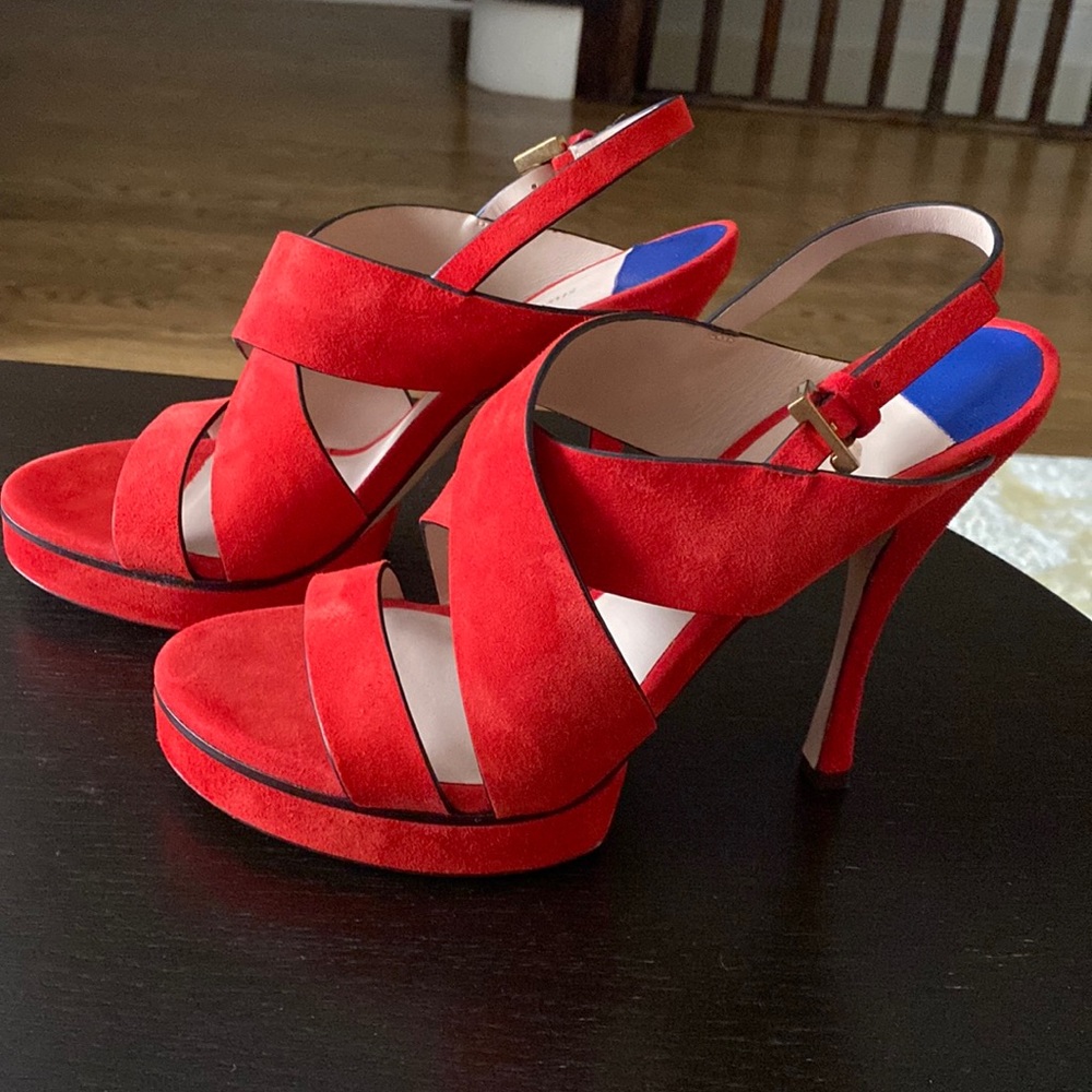 Gorgeous Stuart Weitzman shoes. New without box. Retail price 475$. Size 38.